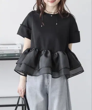La-gemme 프릴이 달린 블랙 반팔 티셔츠