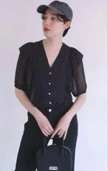아웃도어 프로덕츠 미사용 프린트 5S 프릴 블라우스