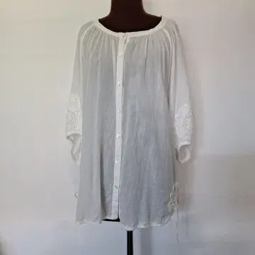 화이트 오분 소매 튜닉 레이스 장식