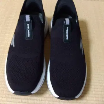 Skechers Max Cushion 블랙 슬립온