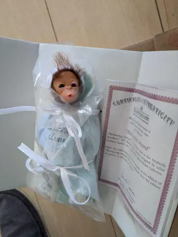 Monkeying Around 인형 본체 인증서 포함