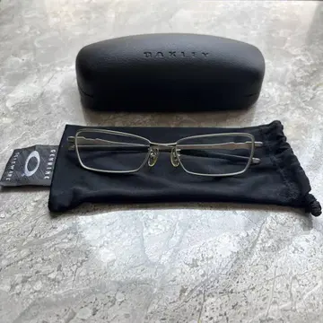 Oakley 안경 케이스 포함 실버 프레임