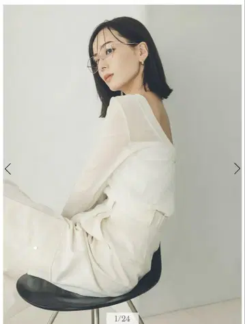 아누안스 anuans 백 오픈 시어 컷 상의 화이트 택 포함 새상품