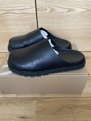 자라 VIBRAM 가죽 샌들