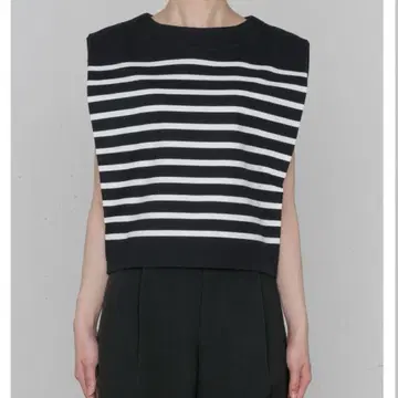 새상품 HYKE 하이크 BASQUE SLEEVELESS SHIRT