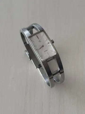 CITIZEN XC 크로스 시 뱅글 타입 손목시계