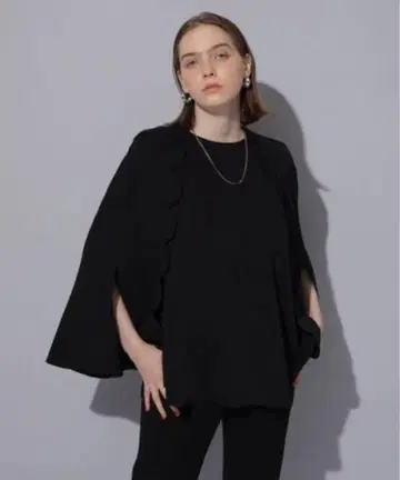 CADUNE 콜라보 스칼라 케이프 블라우스 가와카미 모모코