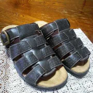 브라운 스트랩 샌들