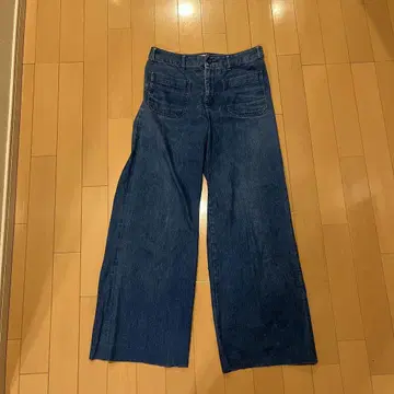 뷰티 앤 유스 부츠 컷 데님 플레어 청바지