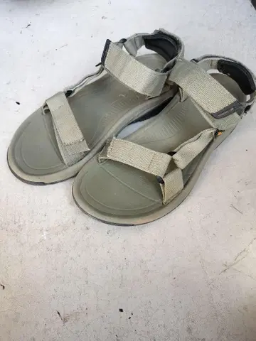 Teva 스포츠 샌들 올리브 그린