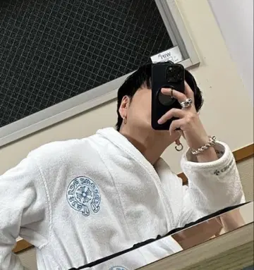 토사카 히로오미 착용 팔찌