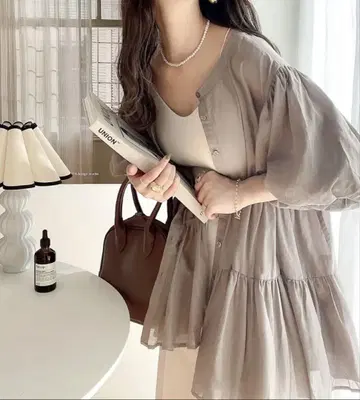 베이지 프릴 셔츠