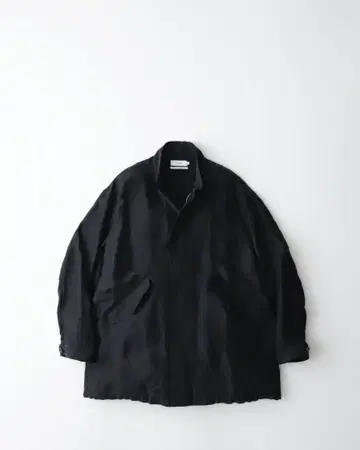 뒷면 새틴 리넨 쿠프로 소재의 짧은 모드 코트