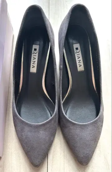 DIANA 그레이 스웨이드 스틸레토 펌프스 24cm