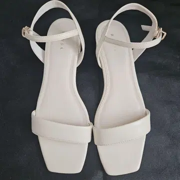 란다 화이트 펄 로우 힐 샌들