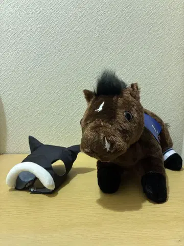 아몬드 아이 봉제 인형