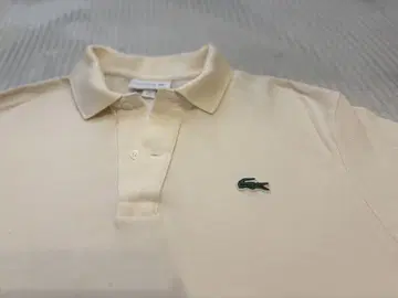 거의 새상품 Lacoste 크림색 피케 셔츠 반팔