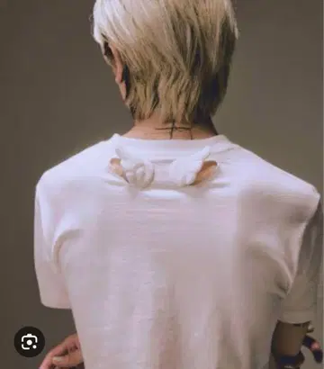 Tanaka Daisuke 화이트 티셔츠 천사의 깃털