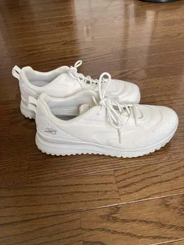 Skechers 화이트 스니커즈 24.5cm