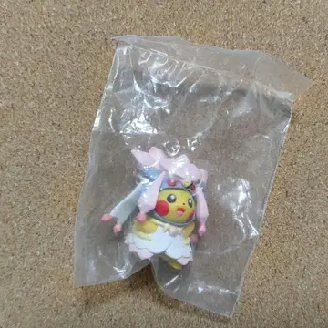 포켓몬 센터 한정판 판초를 입은 피카츄 메가디안시 피규어 가챠