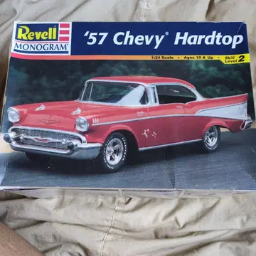 '57 Chevy Hardtop 1/24 스케일 미조립, 미사용
