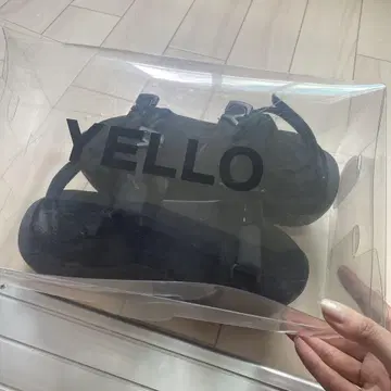 YELLO 블랙 스포츠 샌들