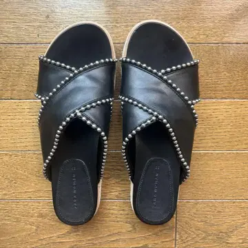 자라 스터드 장식 통굽 샌들 블랙