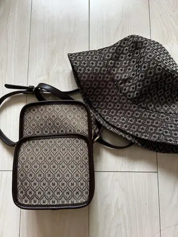 moussy 숄더백과 햇 세트