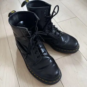 닥터 마틴 8홀 부츠 24cm