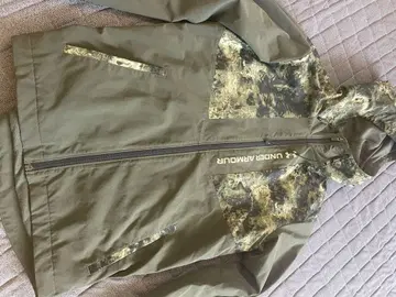 Under Armour 올리브 그린 점퍼