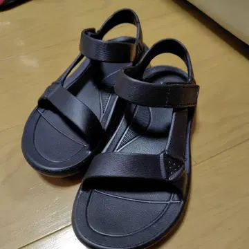 블랙 컴포트 샌들 테바 미사용 새상품