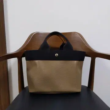 TOPKAPI 베이지와 블랙 토트백