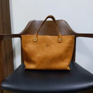 일비존데 카멜 가죽 토트백