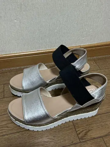 실버 엘라스틱 스트랩 웨지 샌들