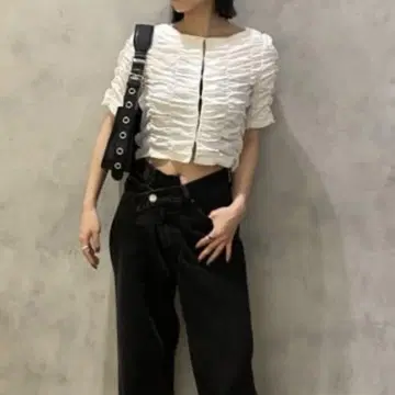 MOUSSY SHIRRING CROP 상의 화이트
