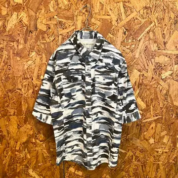 in the attic 반팔 셔츠 올 패턴 카모플라주 화이트 블랙 LL