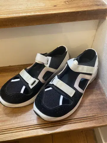 White Mountaineering 스포츠 샌들 블랙/화이트