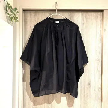 어반 리서치 도어스 코튼 보일 턱 와이드 블라우스