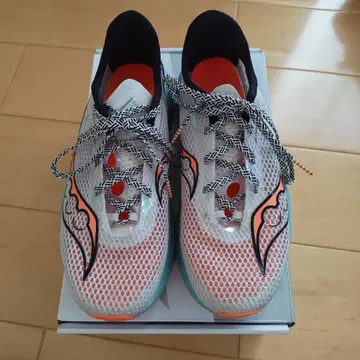 Saucony Endorphin Pro 러닝화 25.5cm