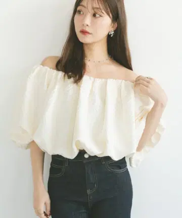미사용 새상품 ECREL 새틴 자카드 벌룬 상의