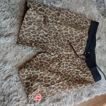 레오파드 무늬 숏 팬츠 S 사이즈