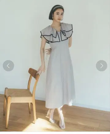 SNIDEL 스나이델 프릴 칼라 슬리브리스 원피스 베이지