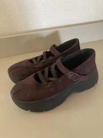 자라 다크 브라운 스웨이드 신발 (size36)