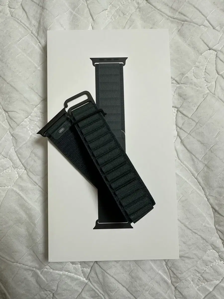 Apple Watch Genuine Alpine Loop Dark Green 49mm M Size