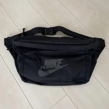 나이키 테크 힙 팩 바디백 블랙 10L 새상품