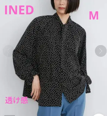 이네드 INED 보타이 앞뒤 길이 차이 도트 시어 블라우스