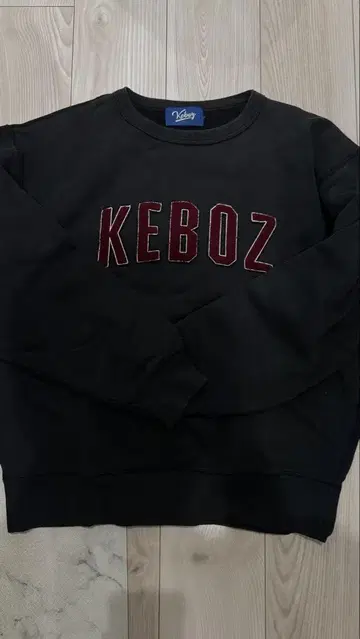 KEBOZ 블랙 크루넥 맨투맨