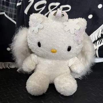 헬로키티 봉제 인형 깃털 티아라 포함