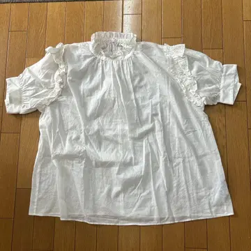 Spick & Span 프릴이 달린 화이트 셔츠