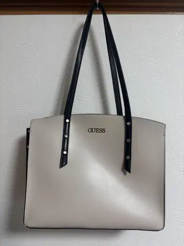 GUESS 숄더백 베이지/블랙